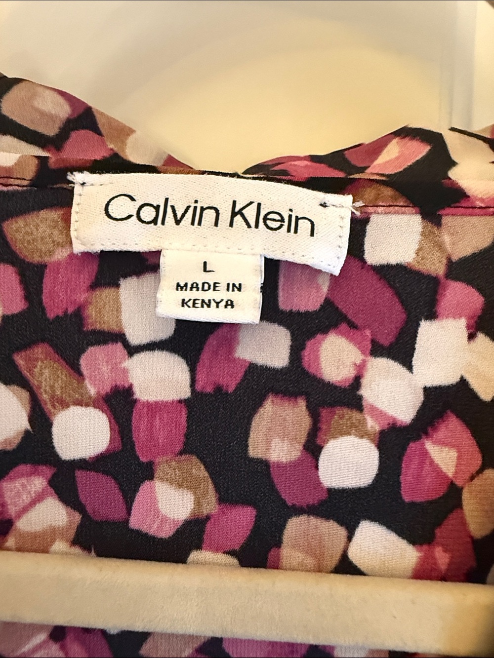 Calvin Klein Black Short-Sleeve Blouse with Pink and Cream Spot Pattern - Picture 2 of 9
